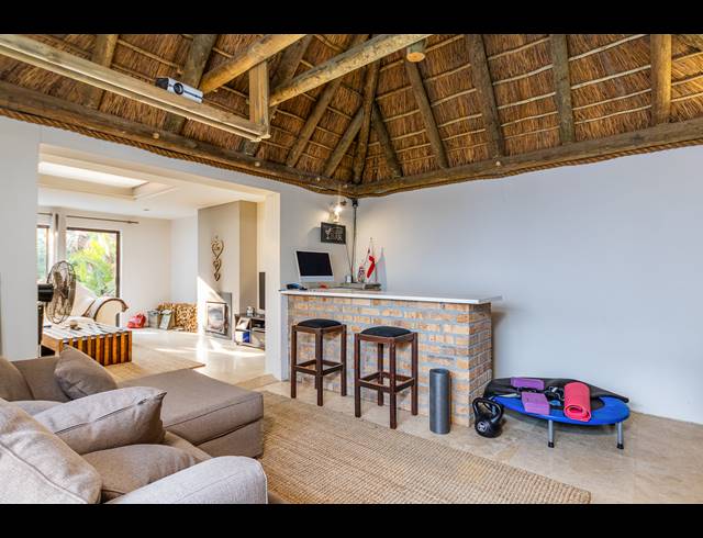 4 BEDROOM HOUSE FOR SALE IN WEST BEACH